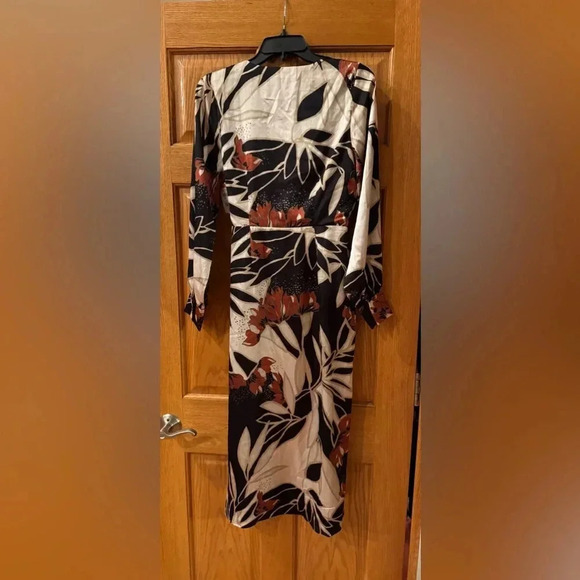 Sam Edelman Protea Long Sleeve Satin Wrap Dress size 8 MSRP $138.00 - Picture 4 of 4